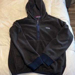 Patagonia half zip Sherpa hooded sweater size small women’s